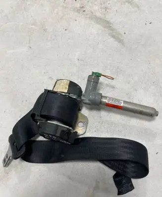 Rear seatbelt