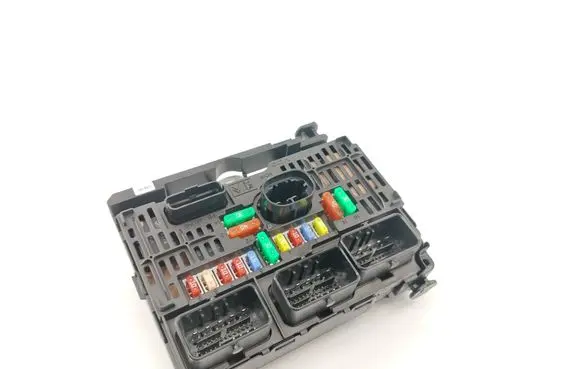 Peugeot 307 Fuse module S118983004Q