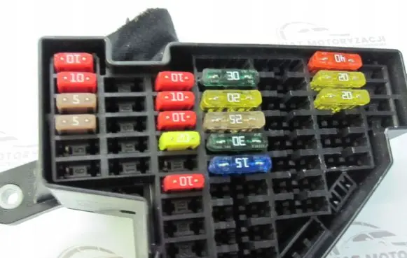 Volkswagen Golf VI Fuse module