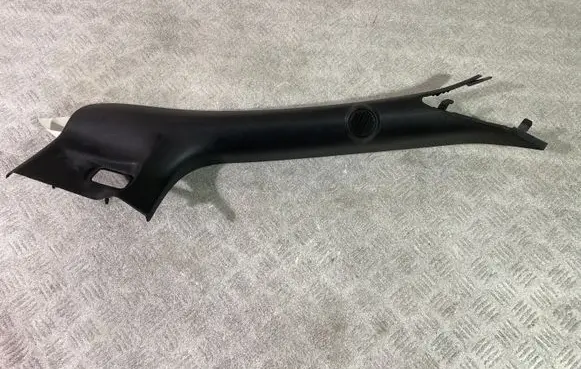 Ford Mustang VI (A) pillar trim