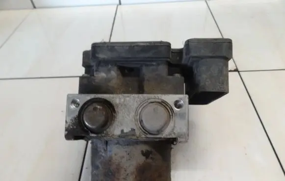 Volkswagen Caddy ABS Pump 2K0907379A