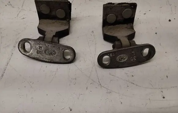 Ford Galaxy Tailgate/trunk/boot hinge 30L30R