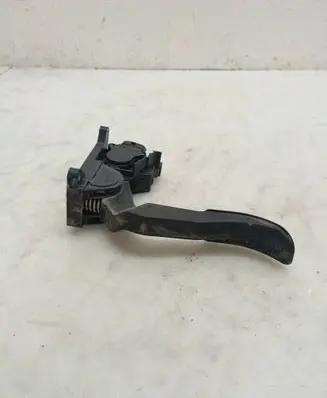 Mercedes-Benz Vito Viano W639 Accelerator throttle pedal A6393000604 0281002561