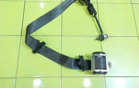 Opel Corsa E Front seatbelt PRZOD BEZPIECZENSTWA