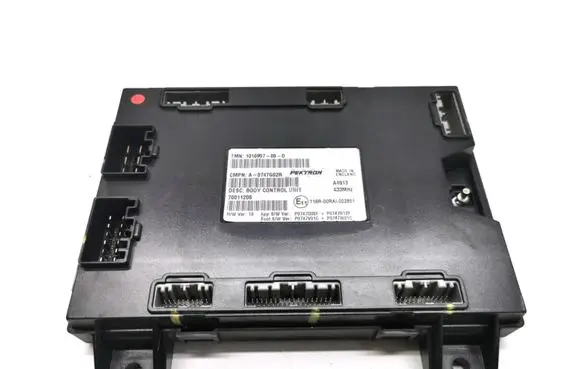 Tesla Model S Comfort/convenience module 1010907-00-D