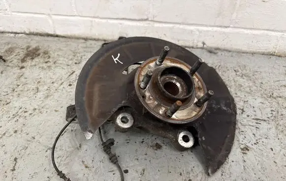 Opel Insignia B Front wheel hub 13507016