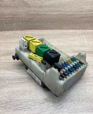 Ford Mondeo MK I Fuse module 93BG14A073EF
