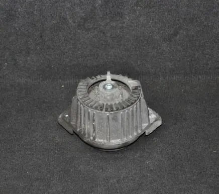 Mercedes-Benz C W204 Engine mount bracket A2042400317