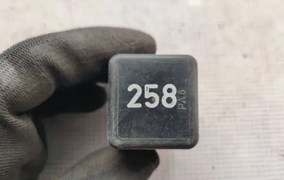 Volkswagen Golf III Other relay 443911261 899136