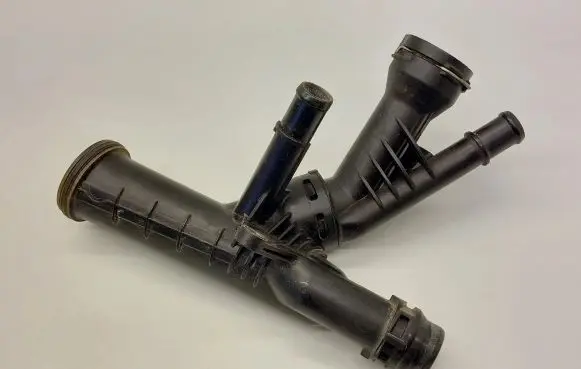 Volkswagen PASSAT B8 Engine coolant pipe/hose 03N121026B 04L121026Q