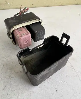 Mitsubishi Montero Relay mounting block SCB1M1240