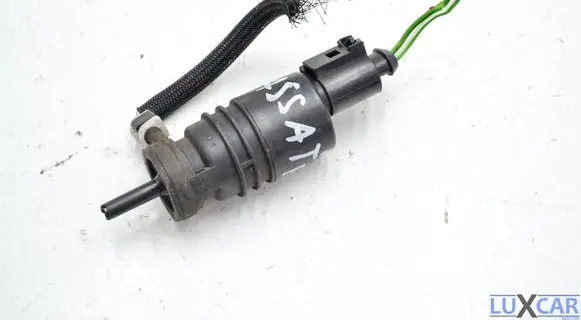 Volkswagen PASSAT B7 Windscreen/windshield washer pump 1K5955651 3122785