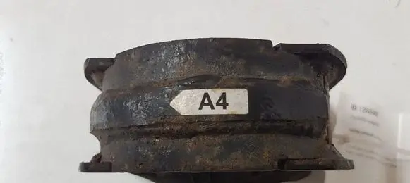 Toyota Avensis T270 Engine mount bracket