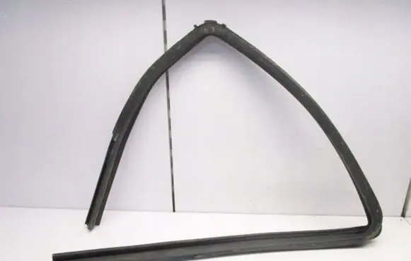 Nissan Qashqai+2 Rubber seal rear door 82331JD000