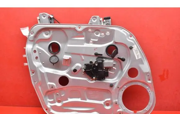 KIA Carens II Front door window regulator with motor 82470-1D220
