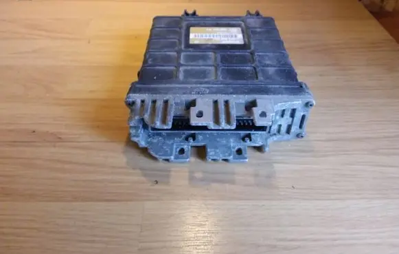 Volkswagen Golf II Engine control unit/module 0261200701 1H0907311