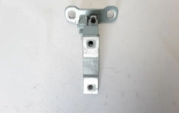 Volvo XC40 Rear door lower hinge 31457100