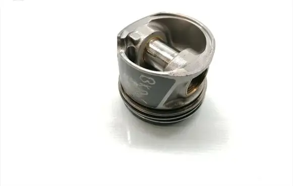 Volkswagen Golf V Piston 