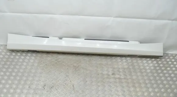 BMW 1 E81 E87 Sill