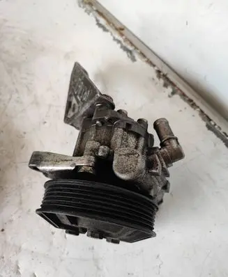BMW 7 E65 E66 Power steering pump 676976702 7539015 7537862