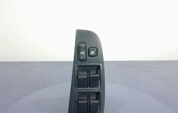 Toyota Avensis Verso Electric window control switch 84820-05100