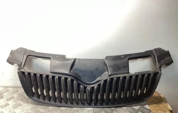 Skoda Fabia Mk2 (5J) Front bumper upper radiator grill 5J0853668