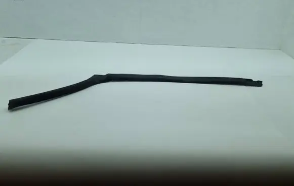 Jeep Grand Wagoneer Trunk rubber seal (body) 68418918