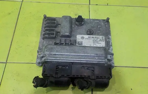 Skoda Fabia Mk2 (5J) Engine control unit/module 03P906021L