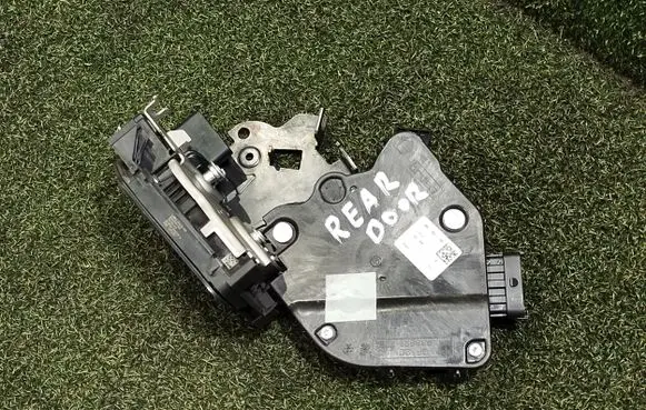 Land Rover Defender Rear door lock L8B226412BB 09450182CZ2 AJ0121020230K