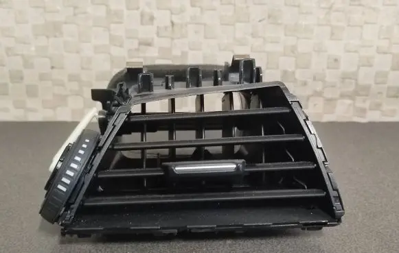 BMW 1 F20 F21 Dash center air vent grill 9205356