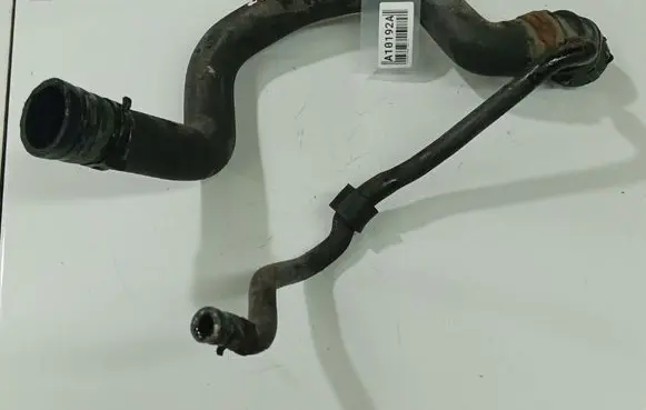 Volkswagen PASSAT B6 Engine coolant pipe/hose 