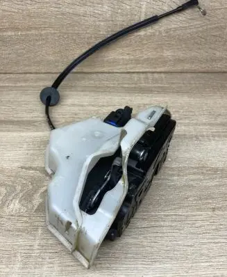 Volkswagen Golf V Rear door lock 7L0839016D
