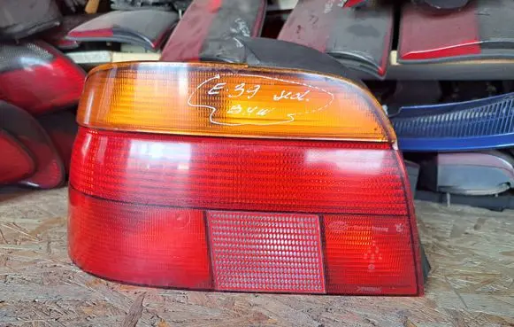 BMW 5 E39 Rear/tail lights 8358031 2VP00724001