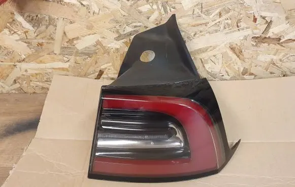 Tesla Model 3 Rear/tail lights 1077400-96-B