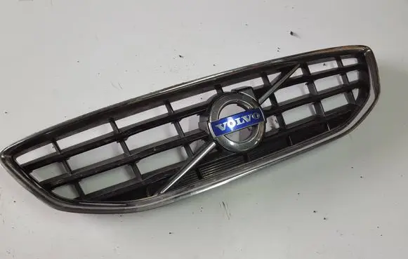 Volvo V40 Front bumper upper radiator grill 31353120