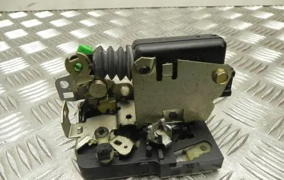 Iveco Daily 45 - 49.10 Front door lock PA66GF30 T4674
