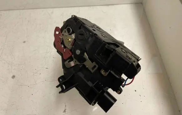 Audi A4 S4 B6 8E 8H Rear door lock 8E0839016C