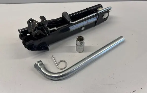 Volkswagen PASSAT B7 Tool set 3AA011031B