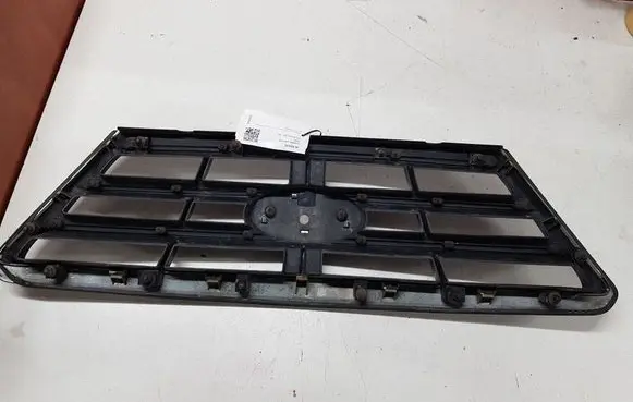 KIA Sorento Front bumper upper radiator grill