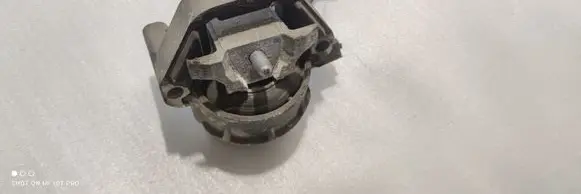 Engine mount bracket