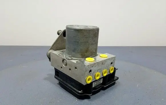 Mercedes-Benz Vito Viano W639 ABS Pump A0014468989