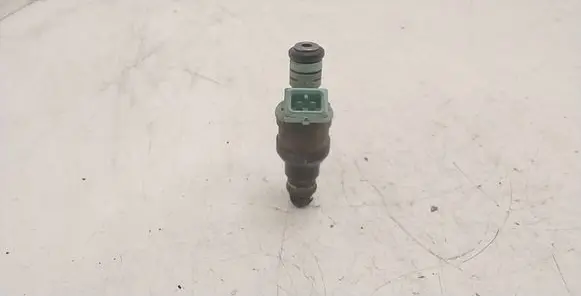 BMW 5 E39 Fuel injector 0280150415