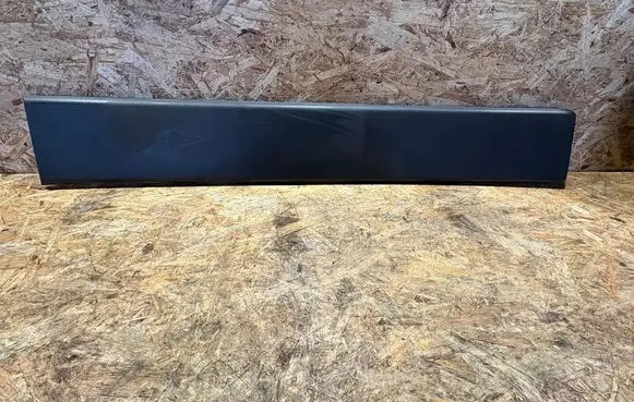 Rear fender molding trim