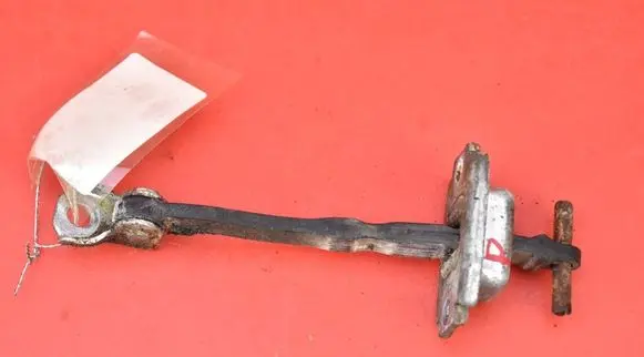 Suzuki Grand Vitara II Front door check strap stopper 