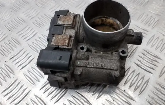 Volkswagen Golf V Throttle valve 03C133062A