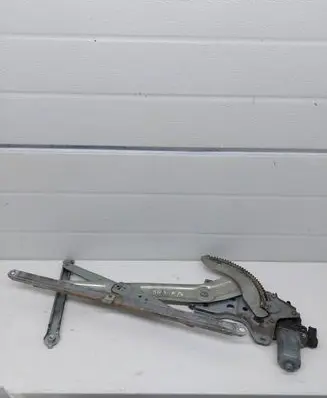 Suzuki SX4 Front door window regulator motor 8353063J00 2621003390