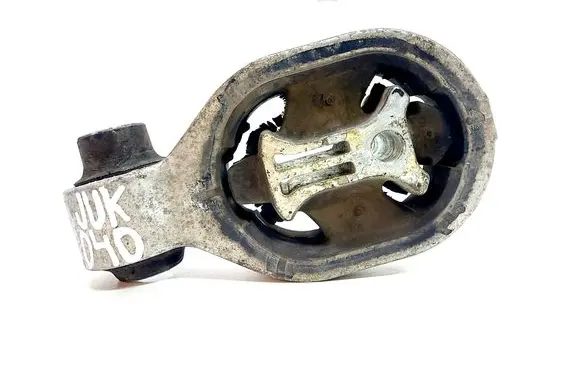 Nissan Juke I F15 Engine mount bracket A8653110A