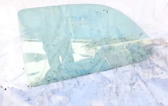 Mazda 121 SM Rear side window