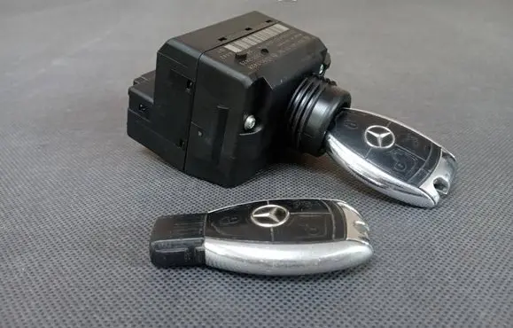 Mercedes-Benz CLK A209 C209 Ignition lock A2095453308 2095453308