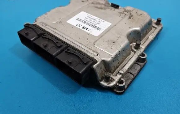 Opel Vivaro Engine control unit/module ECU 0281010633 IMPRK1589797